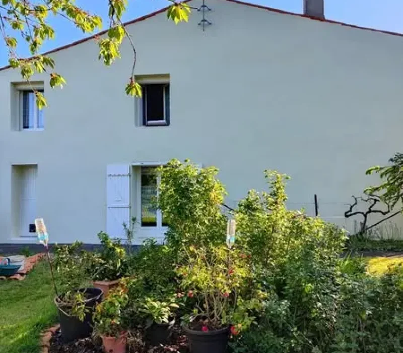 Réalisation de ravalement de façade par TLM Déco Design, peintre décorateur à la Rochelle